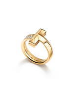 ティファニー"T"モチーフの新作ジュエリー、片側にダイヤモンドあしらったワイドリングやバングル｜写真4