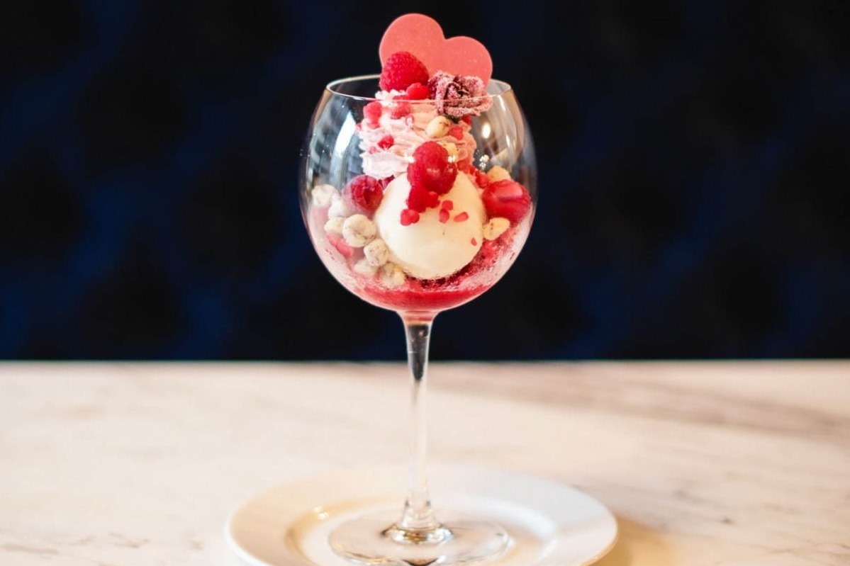 伊・伝統カフェ「カフェ コヴァ ミラノ」“初恋の味”バレンタイン限定パフェ＆ハートのミニケーキ