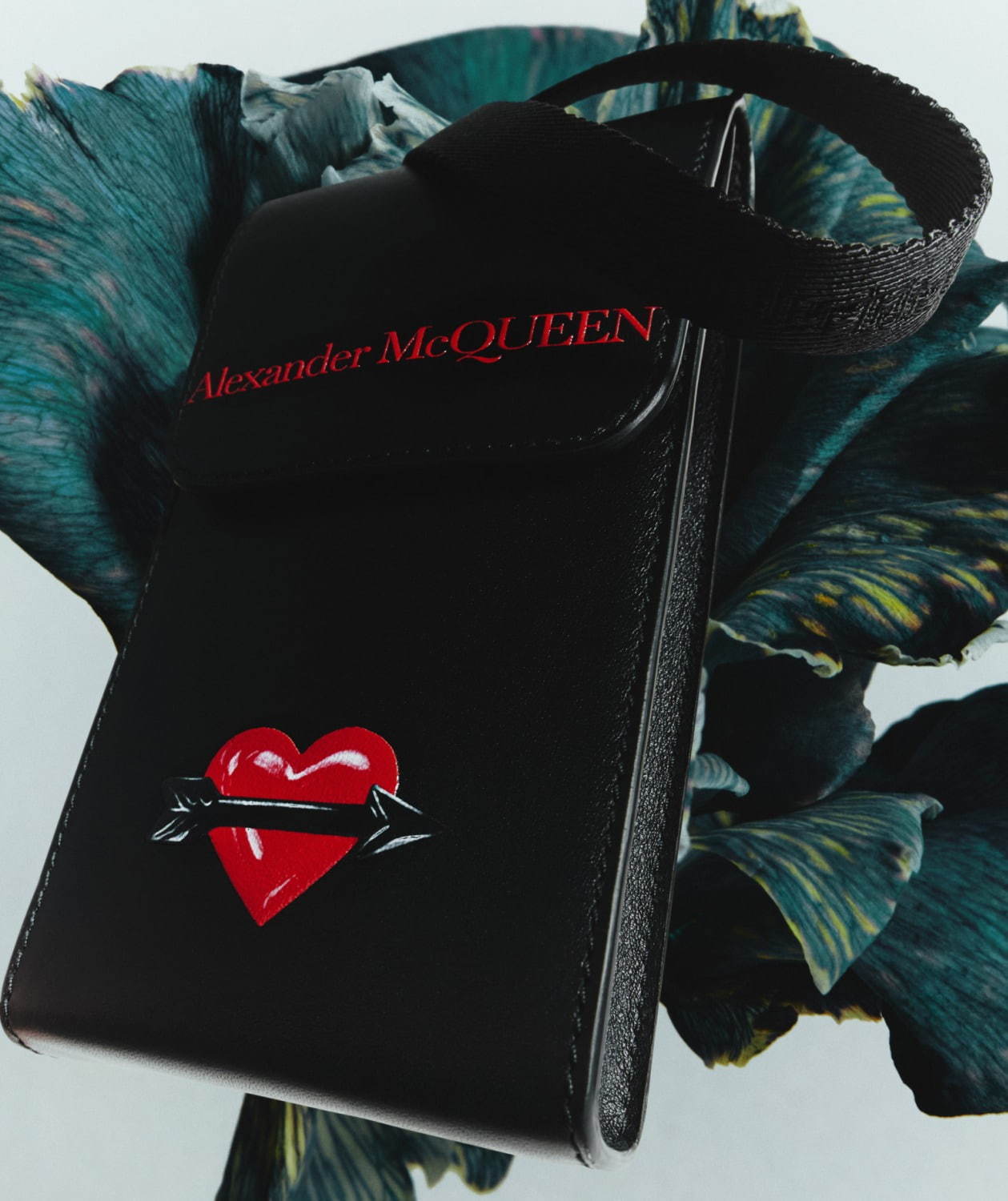 アレキサンダー・マックイーンのバレンタイン、“愛の象徴”を配したスニーカー＆iPhoneケース｜写真5