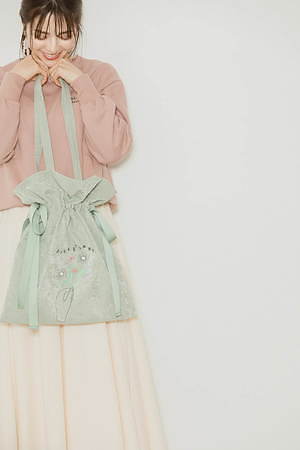 ジルスチュアート フラワー モチーフ巾着型バッグやボーダーt イラストレーターmoekoとコラボ ファッションプレス