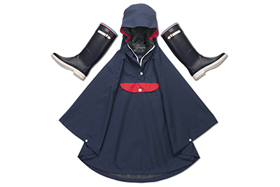 野外フェスに強い味方 - メゾン キツネ×エーグルのポンチョ＆ラバーブーツ