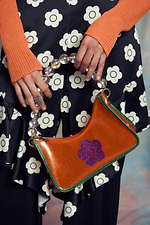 マリークヮント×パメオポーズ第2弾、デイジーロゴのチビT＆ビーズ付きPVCバッグなど90年代着想｜写真22