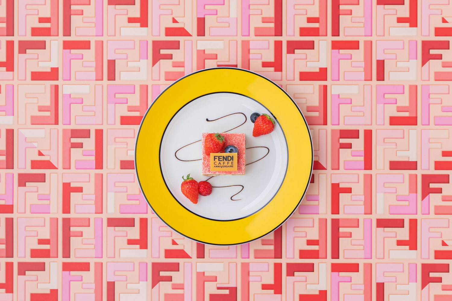 フェンディ カフェ バイ アニヴェルセルからバレンタイン限定"苺×ハートモチーフ"のケーキ｜写真3