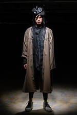 コム・デ・ギャルソン オム プリュス 2021-22年秋冬コレクション、暗闇に差す光｜写真41