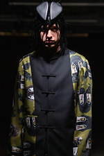 コム・デ・ギャルソン オム プリュス 2021-22年秋冬コレクション、暗闇に差す光｜写真57