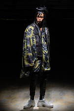 コム・デ・ギャルソン オム プリュス 2021-22年秋冬コレクション、暗闇に差す光｜写真62