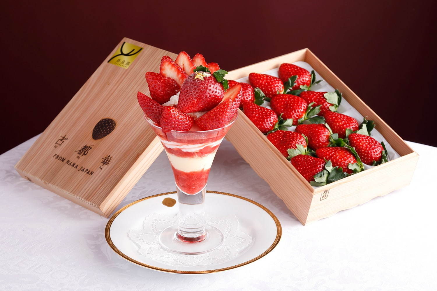 奈良県 生駒郡産“古都華”のロイヤルストロベリーパフェ 5,000円(税込)※1月3日(日)~ 2月28日(日)販売、各日数量限定