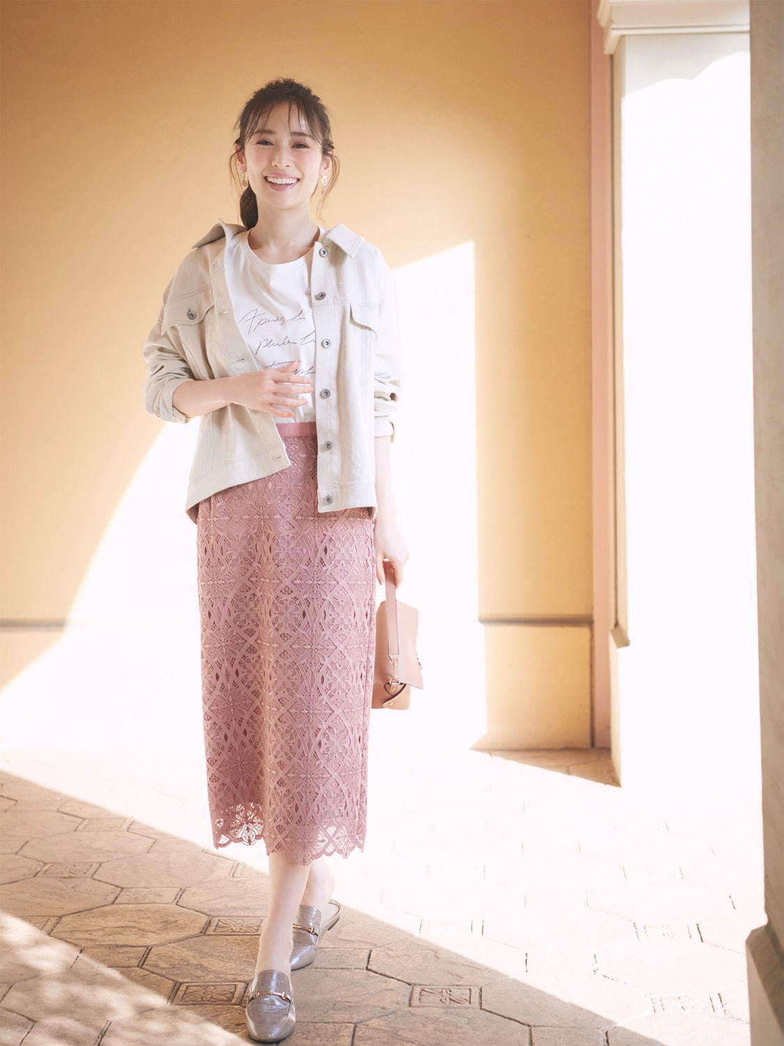 ストラ21年春新作“トワルドジュイ”着想の花柄スカート＆“しなやか 