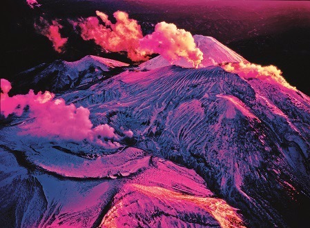 白川義員《雌阿寒岳夕照》作家蔵