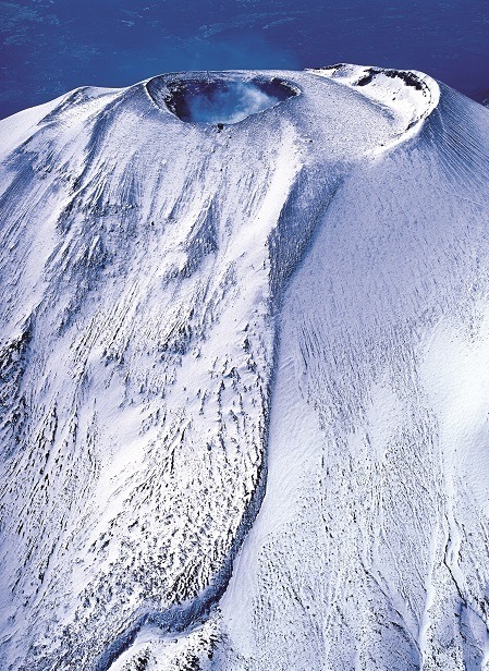 白川義員《浅間山》作家蔵