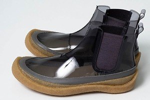 アンリアレイジ×スピングルムーヴの“クリア”シューズ、PVC＆レザーのブーツやウイングチップ