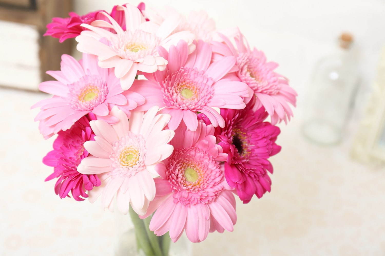 “7色のバラ”や“ピンクのガーベラ”がフルーティなチョコレートに！バレンタイン限定でカレンドから発売｜写真8
