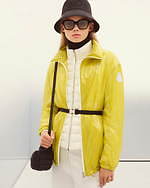 モンクレールのウィメンズ新作、プリーツボンバージャケットや華やかピンクのダウンコート｜写真3