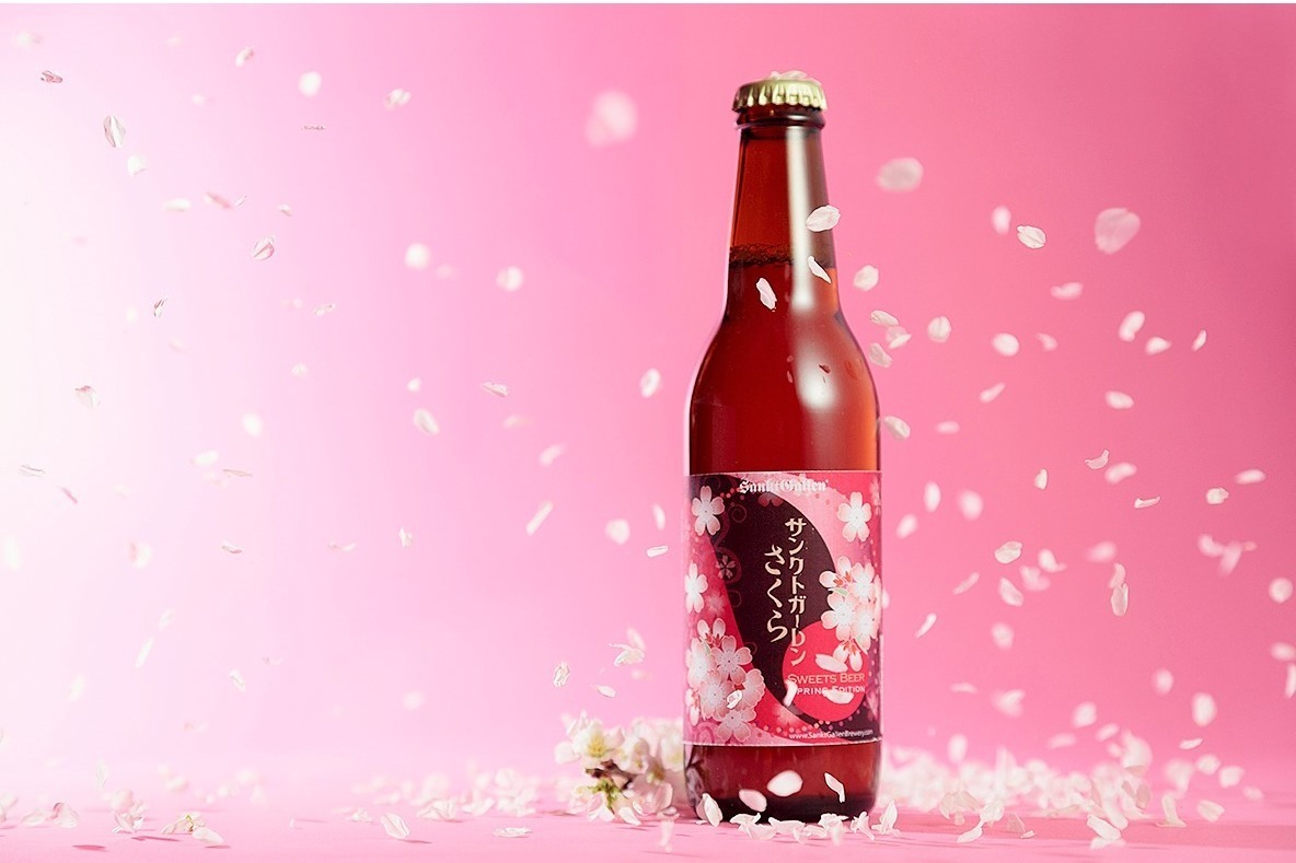 まるで“桜餅”風味の春ビール「サンクトガーレン さくら」本物の桜の花びら＆葉を使用