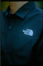 ザ・ノース・フェイスのユニセックスコーチジャケット、しなやかな防水透湿素材を採用｜写真12