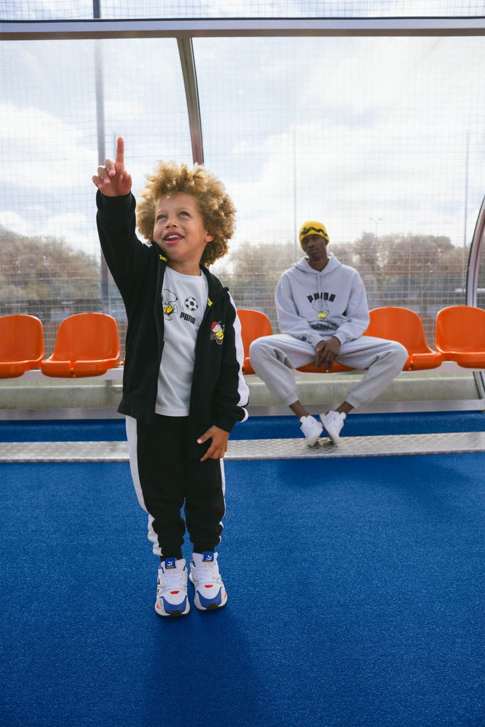 プーマ×ピーナッツ、“スヌーピー”がバスケットボールを楽しむスニーカー＆テニスで遊ぶフーディー｜写真84