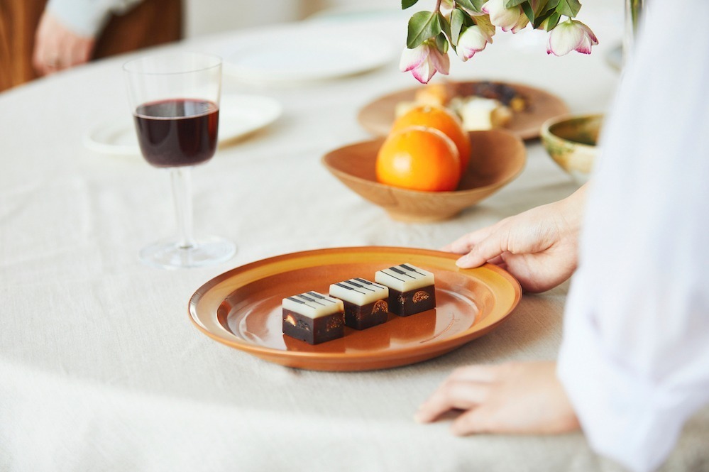 “ピアノモチーフ”の和菓子「ジャズ羊羹」に新作ストロベリーショコラ、東京・福岡・大分で発売｜写真9