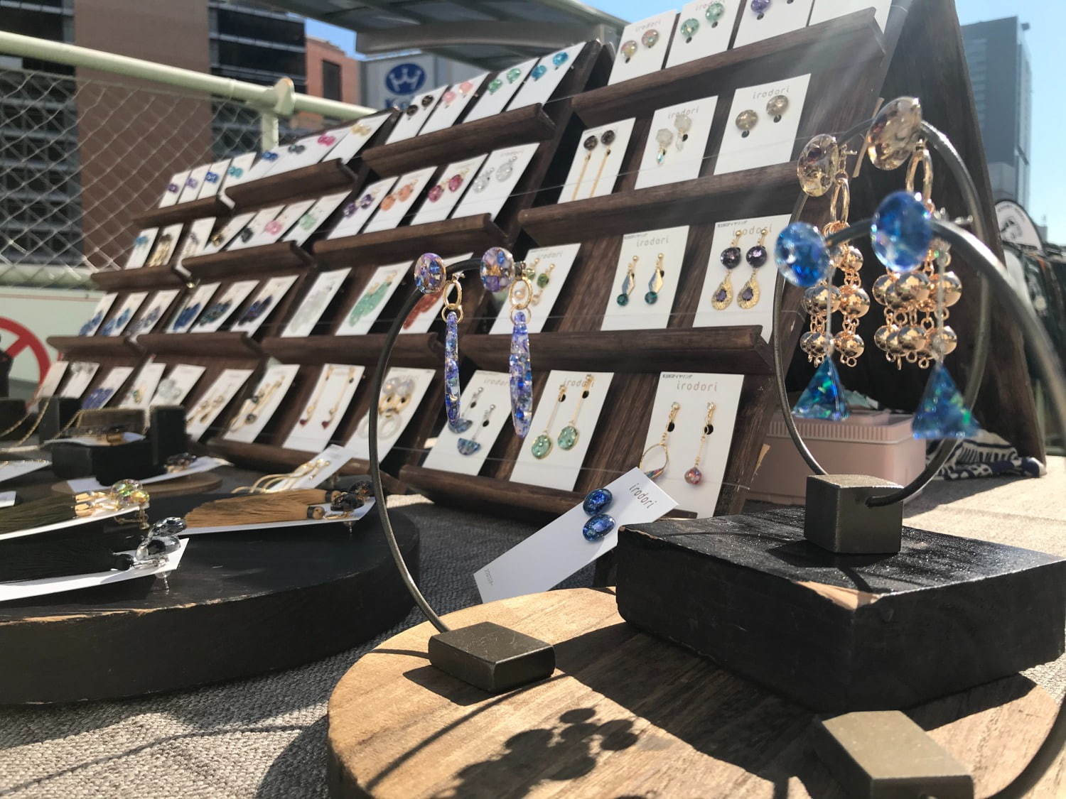 「新宿フリーマーケット」日替わりキッチンカー＆雑貨店が新宿西口に集結、ステーキ丼や手作りアクセ｜写真21