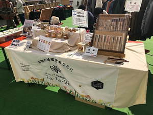 「新宿フリーマーケット」日替わりキッチンカー＆雑貨店が新宿西口に集結、ステーキ丼や手作りアクセ｜写真25
