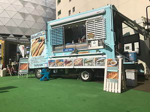 「新宿フリーマーケット」日替わりキッチンカー＆雑貨店が新宿西口に集結、ステーキ丼や手作りアクセ｜写真19