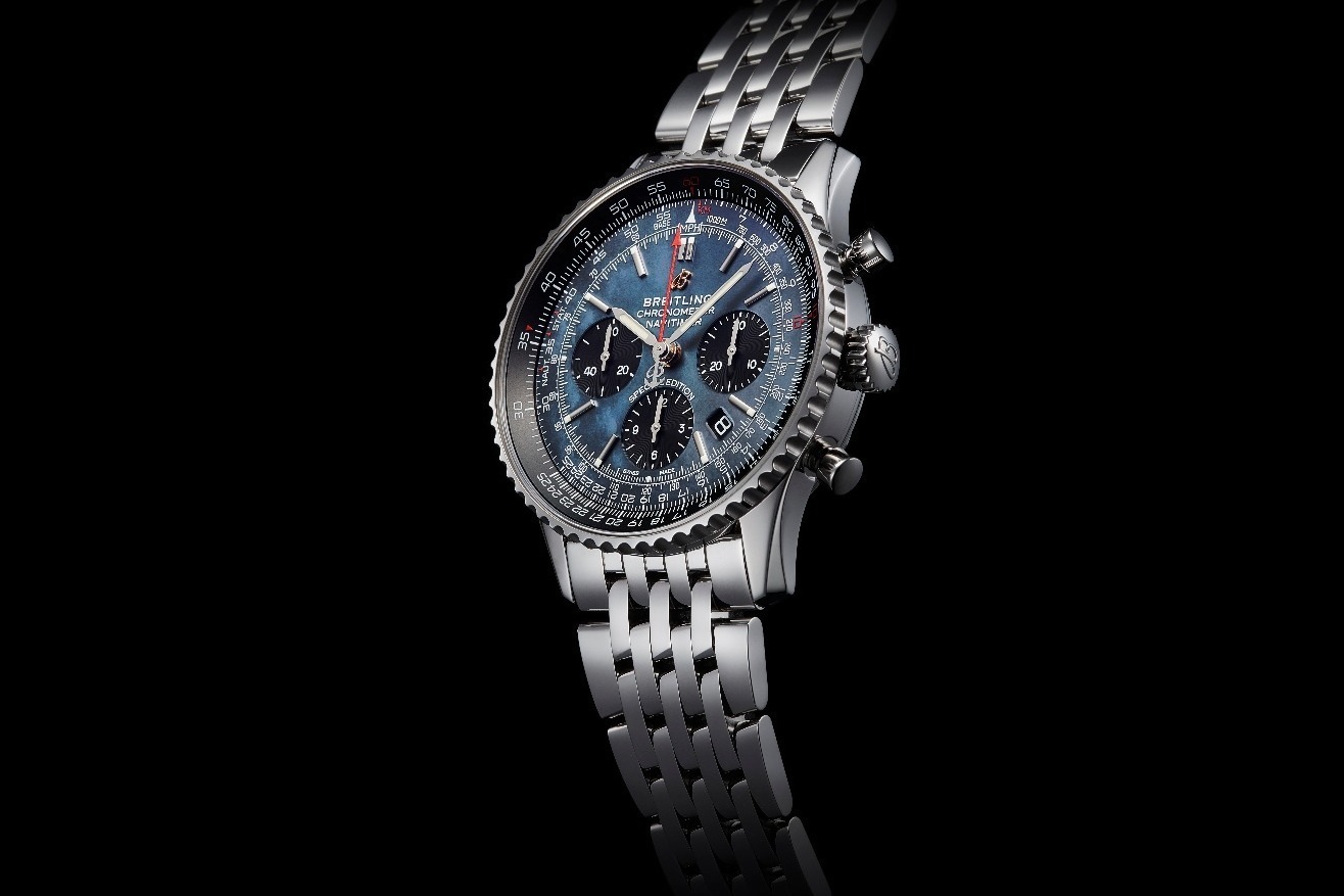 ムーブメント｜ブライトリングの腕時計「ナビタイマー」マザー オブ パールの文字盤×ブラックサブダイヤルの新作