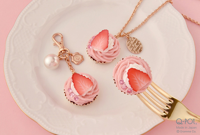 Q-pot.「ストロベリーモンブラン」アクセサリー"苺＆たっぷりクリーム"のネックレスやリング