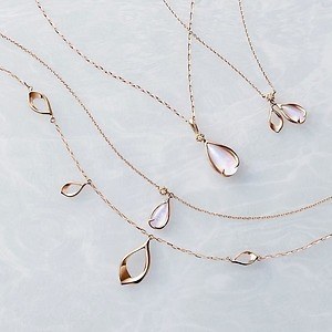 花モチーフの 春ジュエリー21 人気ブランドの 桜やミモザ ピアス ネックレスなど ファッションプレス 花モチーフの 春ジュエリー21 人気ブランドの 桜やミモザ ピアス ネックレスなど ファッションプレス