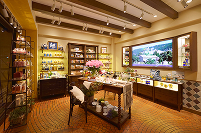 ロクシタンが会員専用VIPルームのある新旗艦店を、東京・青山にオープン