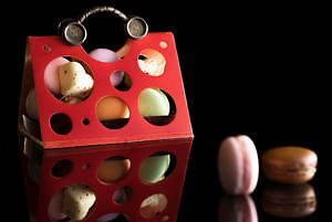 マカロン入り“ハンドバッグ型”チョコ＆プチスイーツの宝石箱、横浜ベイホテル東急のホワイトデー｜写真2