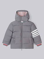 トム ブラウン初のチルドレンズウェア、デザインや品質はそのままに“ミニチュア化”したスーツやニット｜写真39