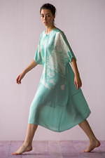 HaaT"前後で着用できる"ワンピースや"生命力あふれる植物柄"のトップス＆スカートなど｜写真2