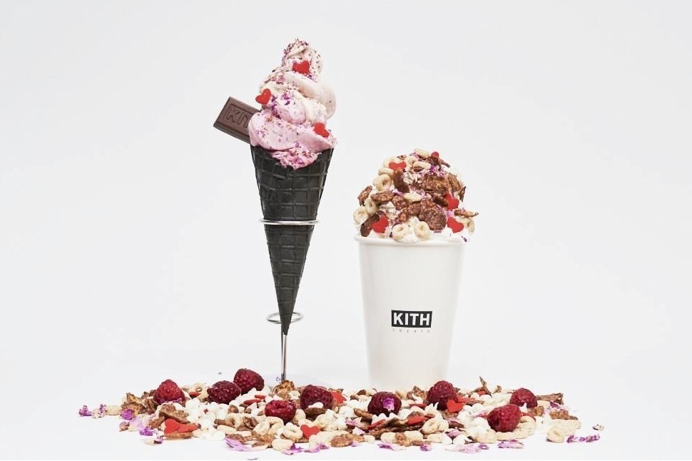 キス トリーツのバレンタイン限定アイス、バラの花束＆ハートのスプリンクルをトッピング