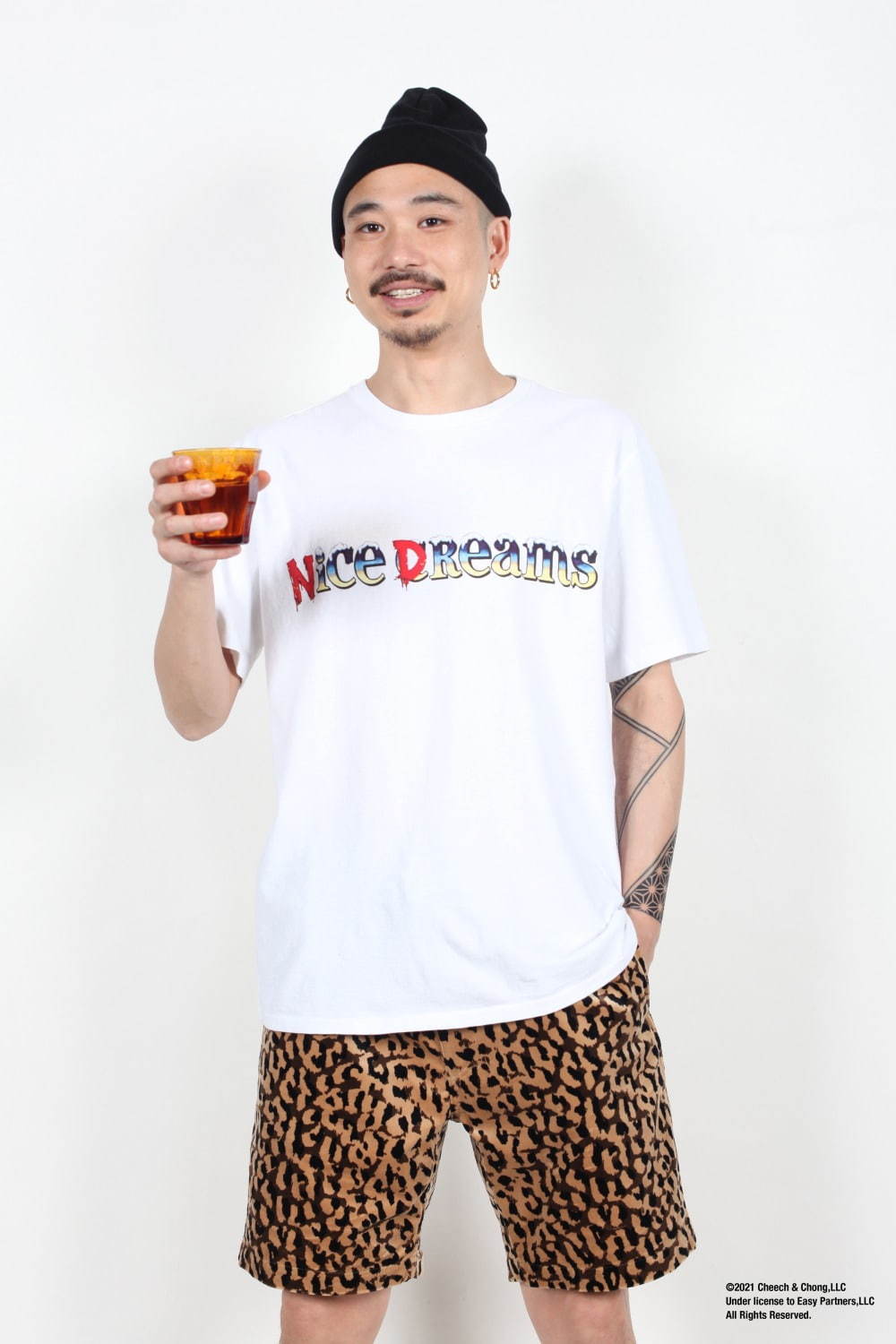 メンズ・白のTシャツ(ショート丈)を使ったコーディネート - 写真31