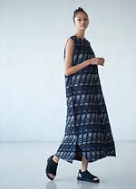 イッセイ ミヤケ"ファスナーで繋ぎ合わせる"ウェアや"ポーチにすべて収まる"ジャケットなど｜写真1