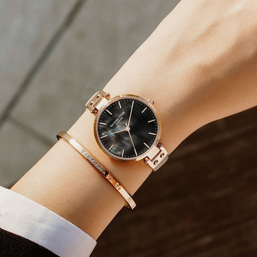ヴィクトリア・ハイド ロンドン“テムズ川”着想の新作ウィメンズ腕時計、ゴールド×ブラックで｜写真3