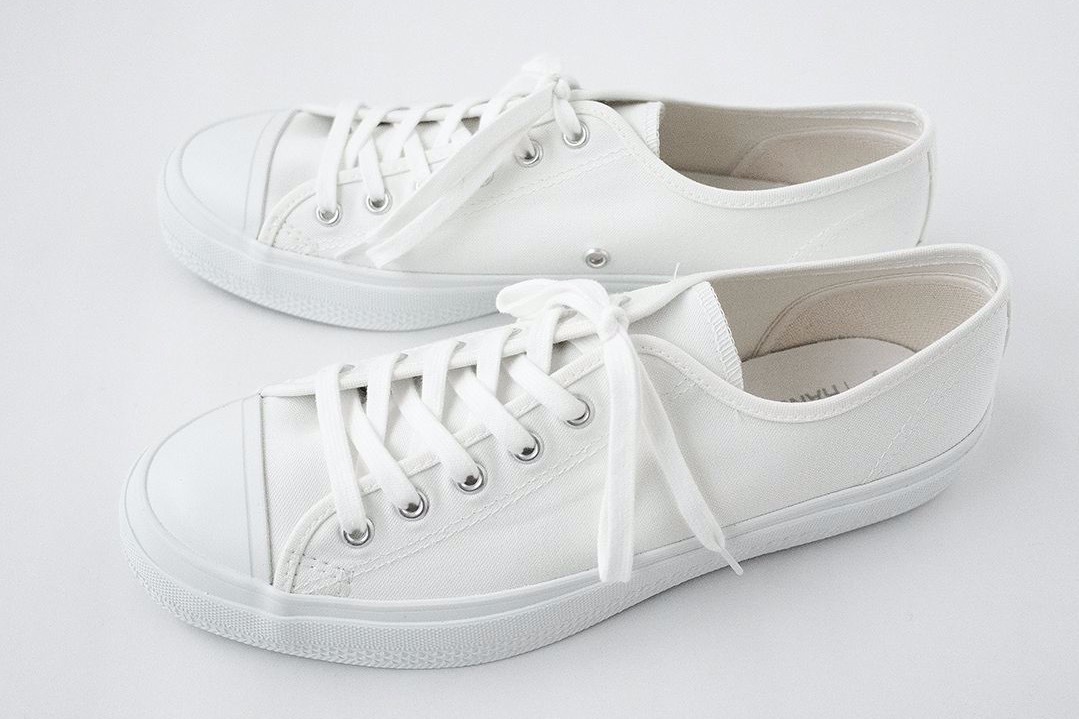 スティル バイ ハンド×ムーンスターの厚底キャンバススニーカー、ブラック・ホワイトなど4色で