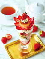 アフタヌーンティー・ティールーム“苺づくし”の限定スイーツ、あまおうパフェ＆もちもちミルクレープ｜写真6