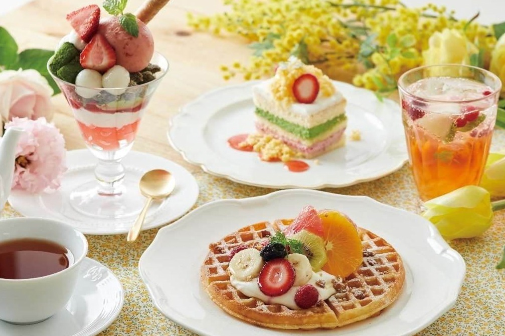 アフタヌーンティー・ティールーム春限定スイーツ、“フルーツたっぷり”ワッフルや抹茶＆苺パフェ