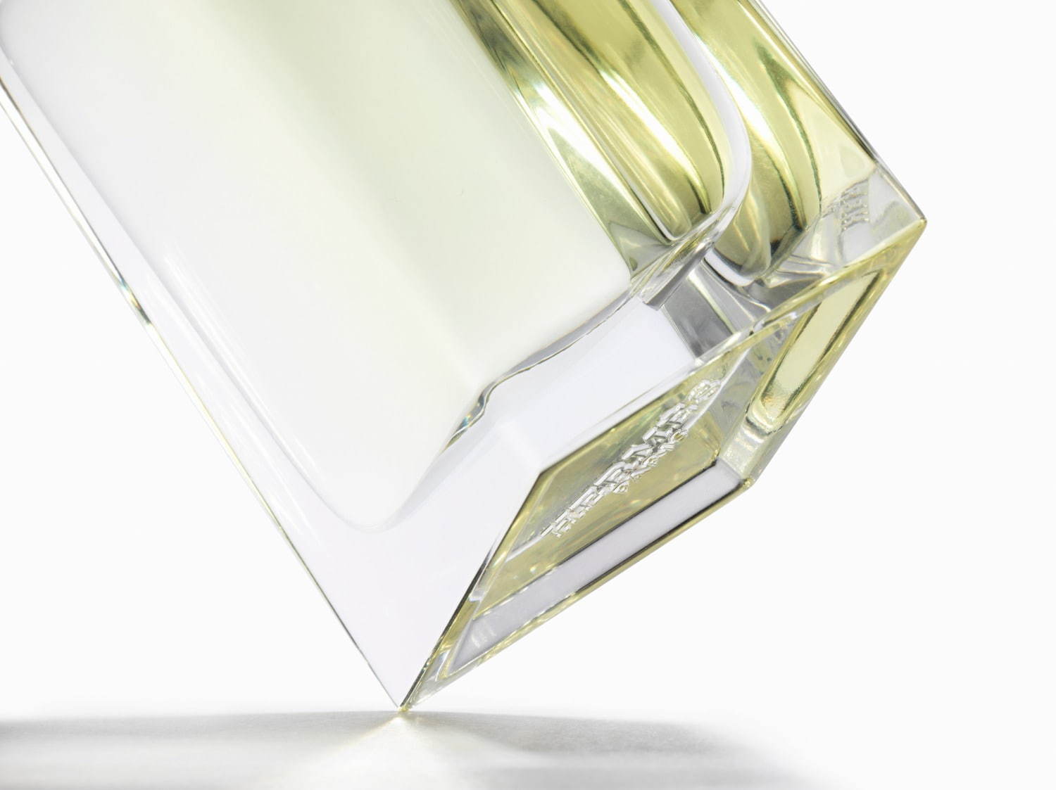 エルメスのメンズ香水「H24」アロマティックなハーブをベースに“植物の生命力”漲る香り - ファッションプレス