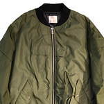 タカヒロミヤシタザソロイスト.“軍用パンツを解体・再構築した”フライトジャケット、福岡店限定で｜写真3