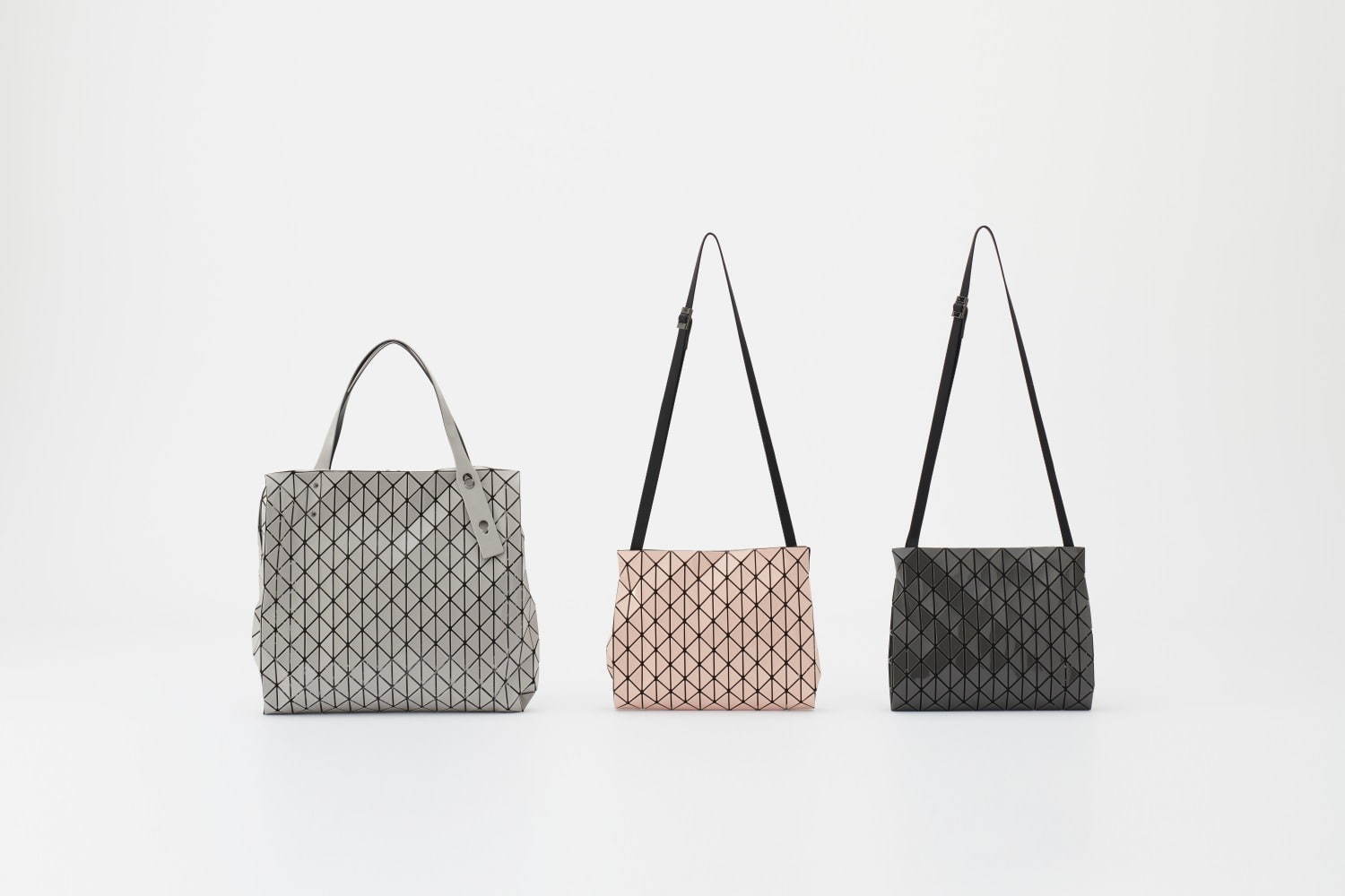 BAO BAO ISSEY MIYAKE”ジグザグ柄”の新作トートバッグ、三角ピースのバックパックも｜写真6