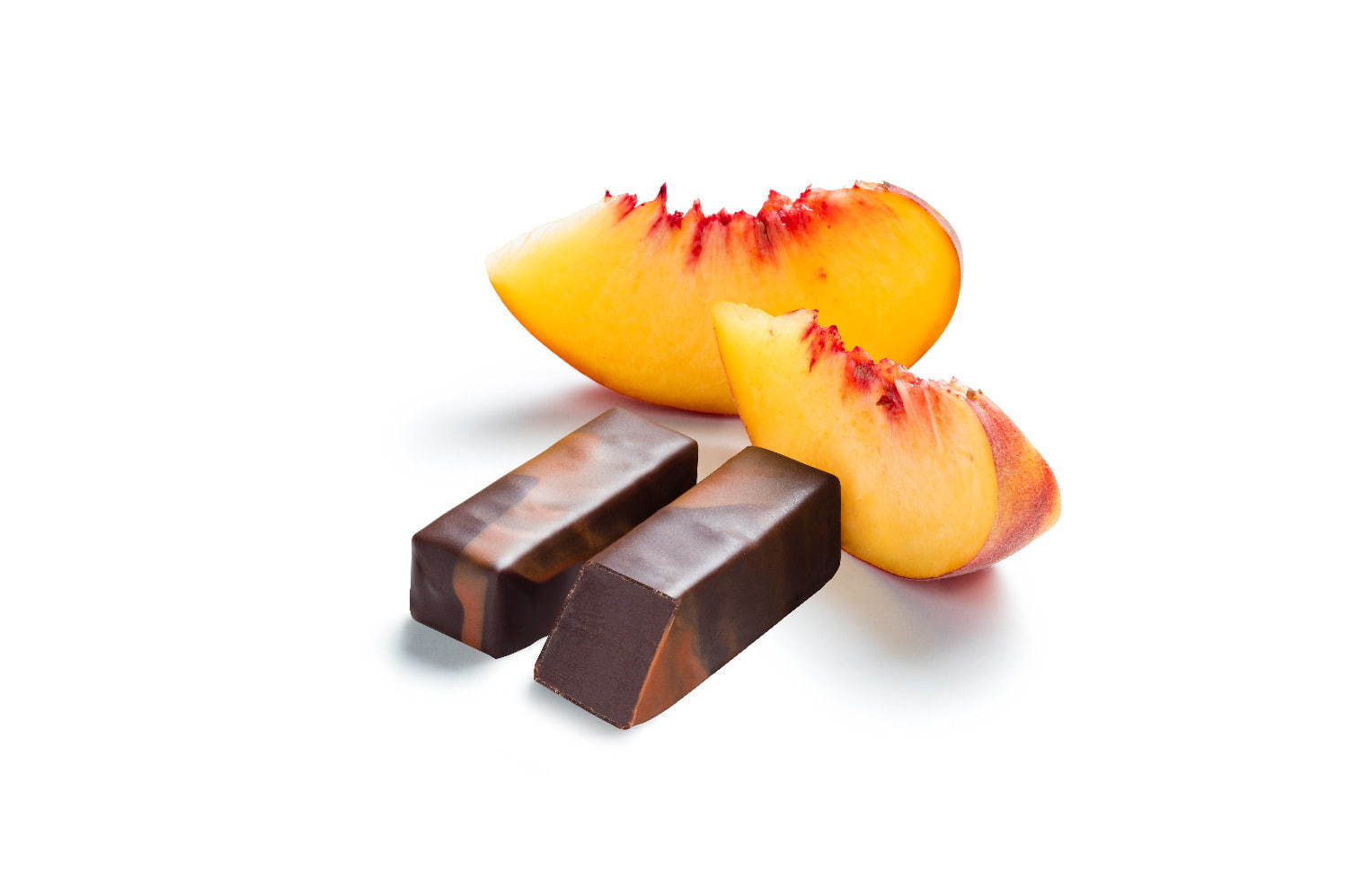 ラ・メゾン・デュ・ショコラのホワイトデー“ピーチ風味”のチョコレート、ポップな桃柄BOXで｜写真2