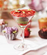 ザ・リッツ・カールトン大阪“春を感じる”いちごスイーツブッフェ、花模様のカップケーキや苺タルトなど｜写真3