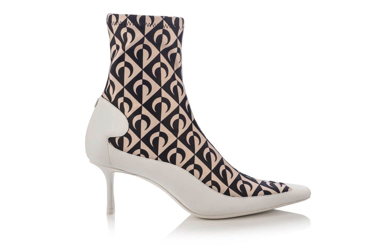 ジミー チュウ × マリーン セルのシューズ、“三日月ロゴ”を配したパンプスやブーツ