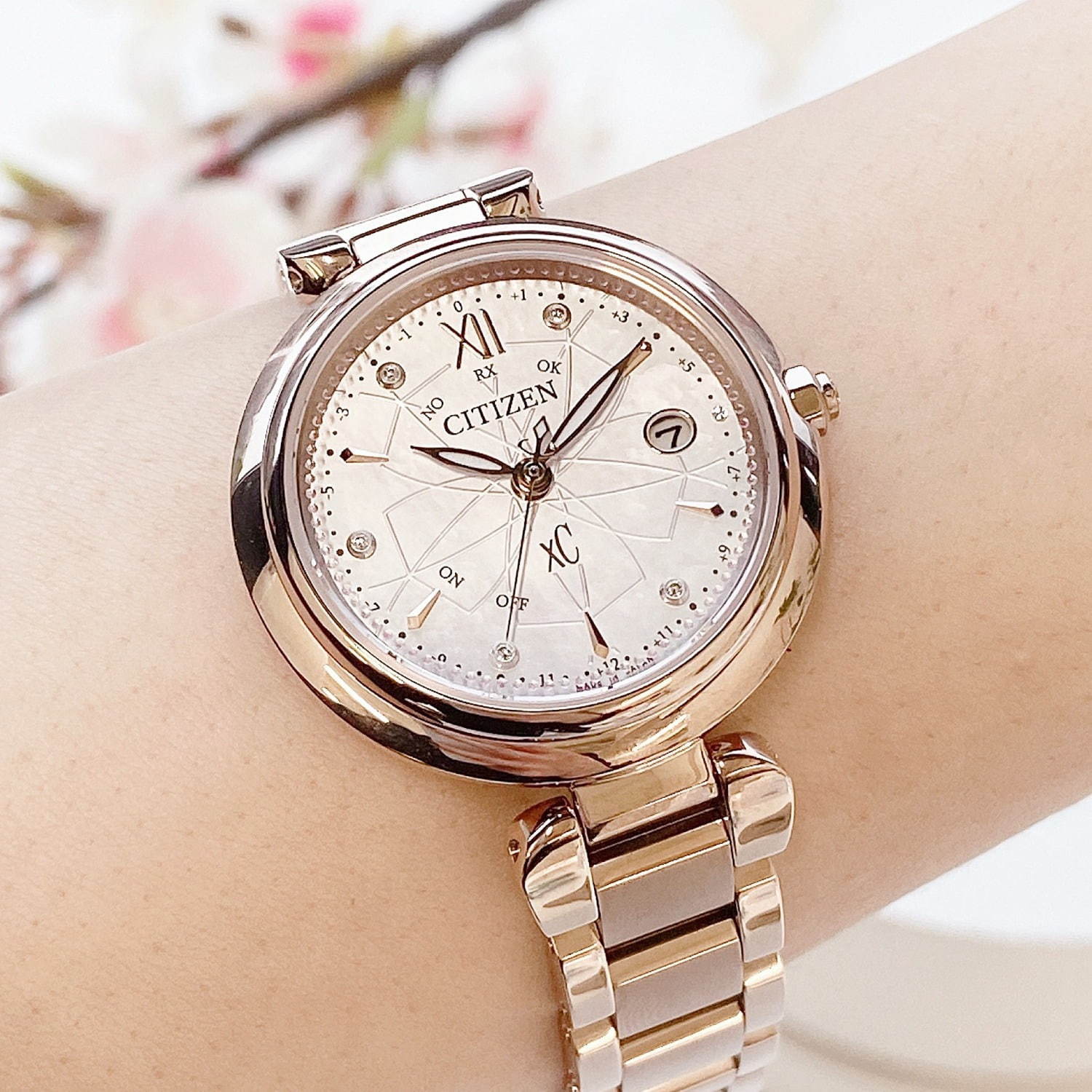 シチズン クロスシー“桜”モチーフの限定腕時計、“花開く瞬間”を描いた文字板＆サクラピンクのケース｜写真18