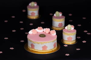 ラデュレの桜スイーツ、桜の花を飾ったショートケーキや「サクラ 