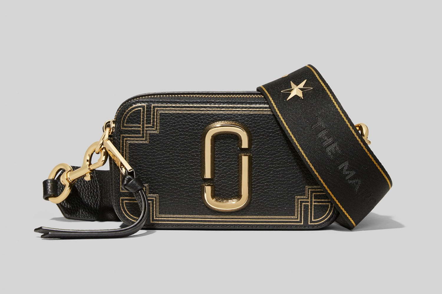 マークジェイコブスの新作バッグ「ザ スナップショット ギルディッド」ゴールドの箔プリントをプラス ファッションプレス