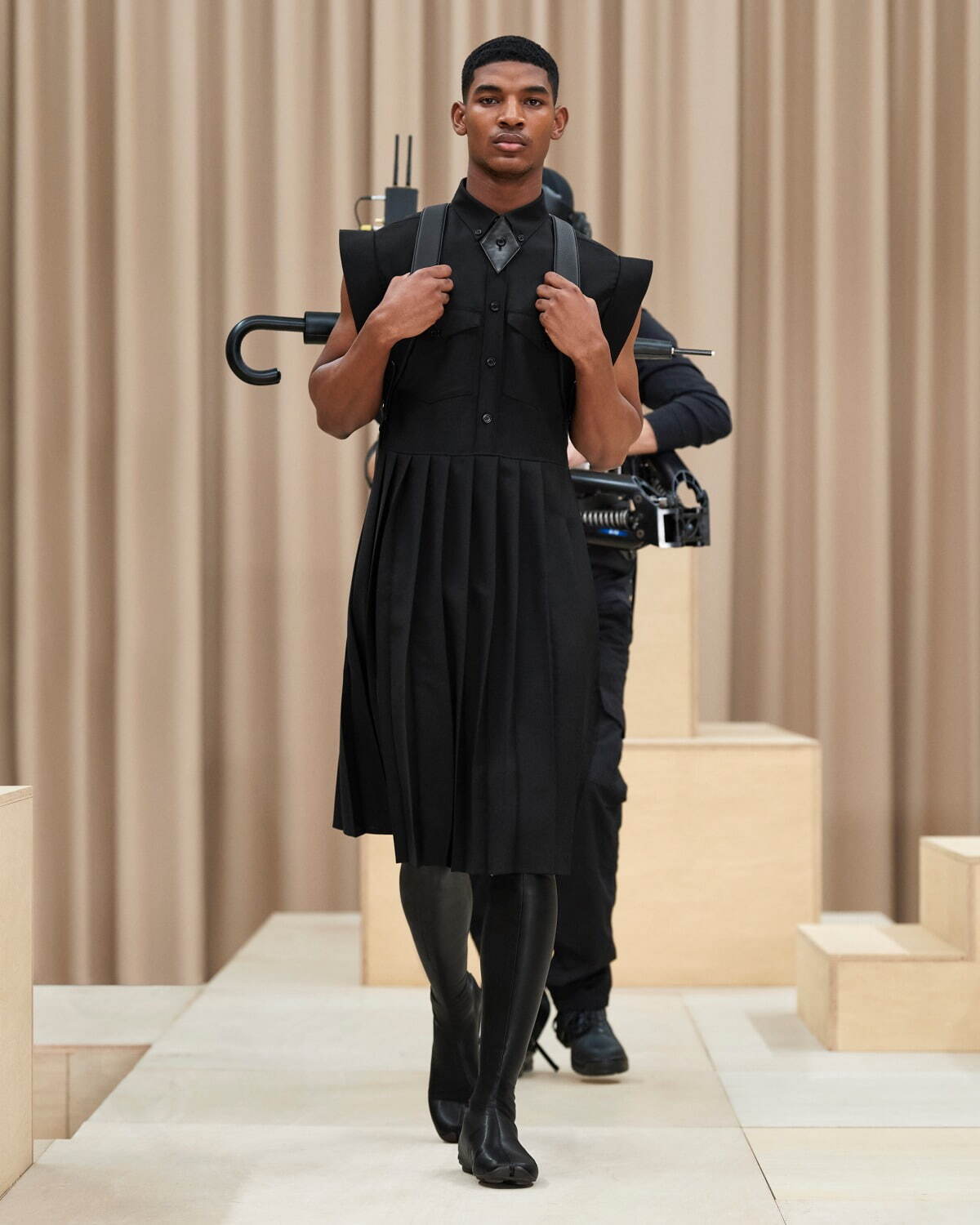 バーバリー(BURBERRY) 2021-22年秋冬メンズコレクション シルエット - 写真4