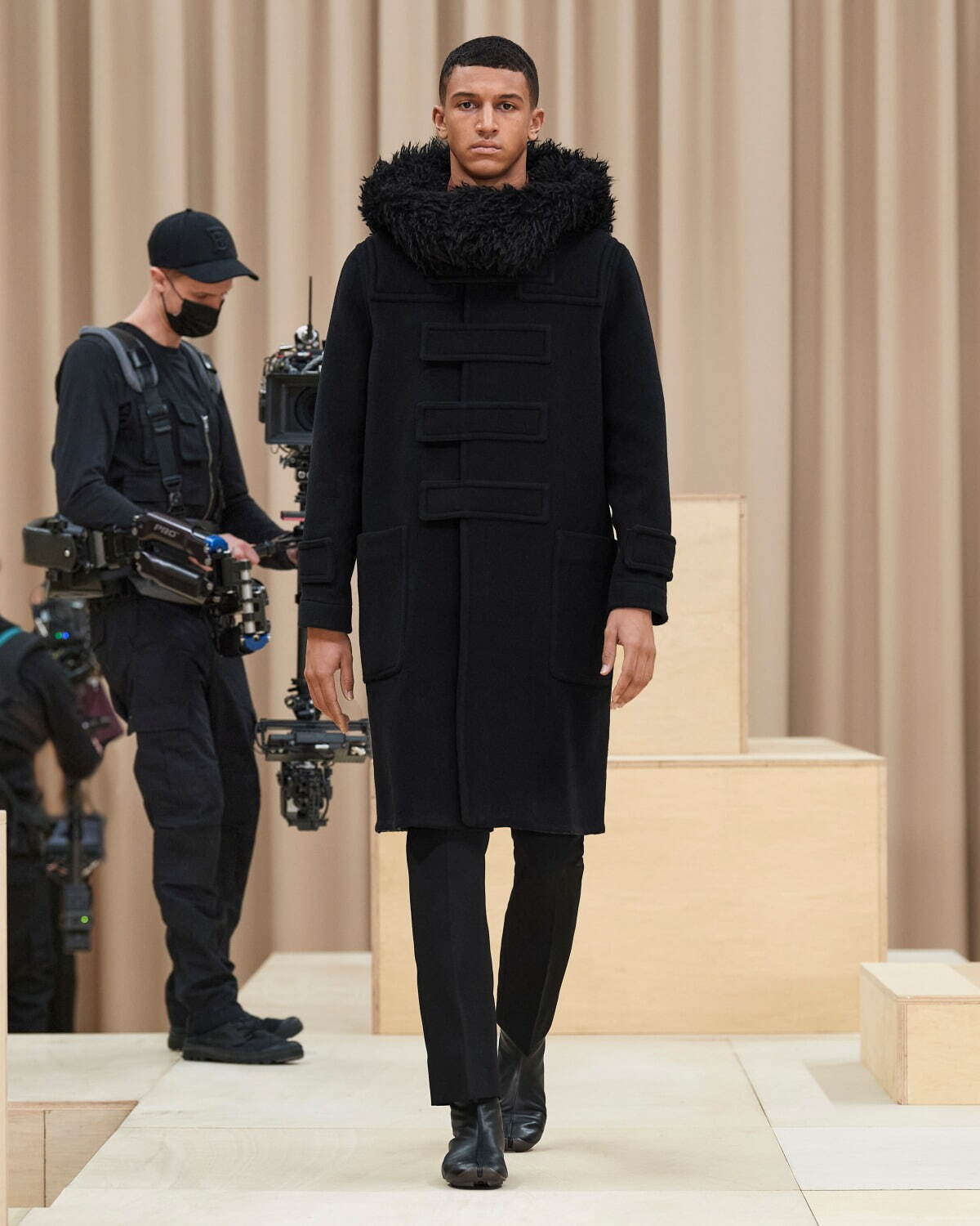 バーバリー(BURBERRY) 2021-22年秋冬メンズコレクション シルエット - 写真9