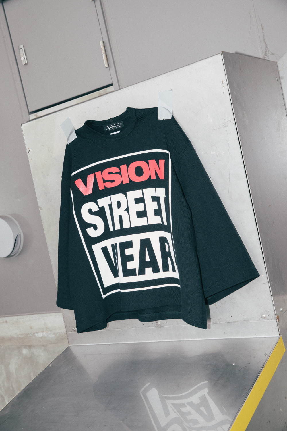 アンリアレイジ×ヴィジョン ストリート ウェア“150%拡大”させたロゴTシャツやスウェット｜写真1
